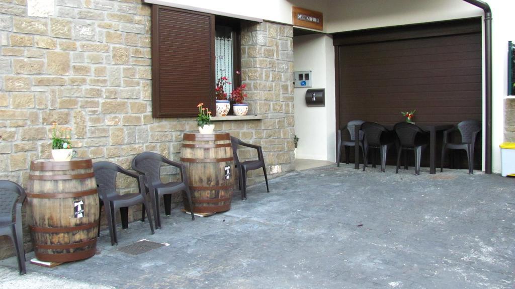 Hostal Casa Tau Larrasoana Exterior foto