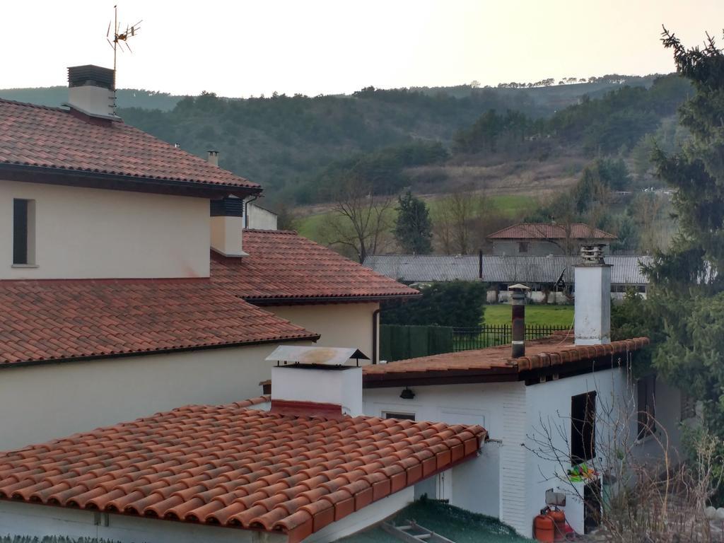 Hostal Casa Tau Larrasoana Exterior foto